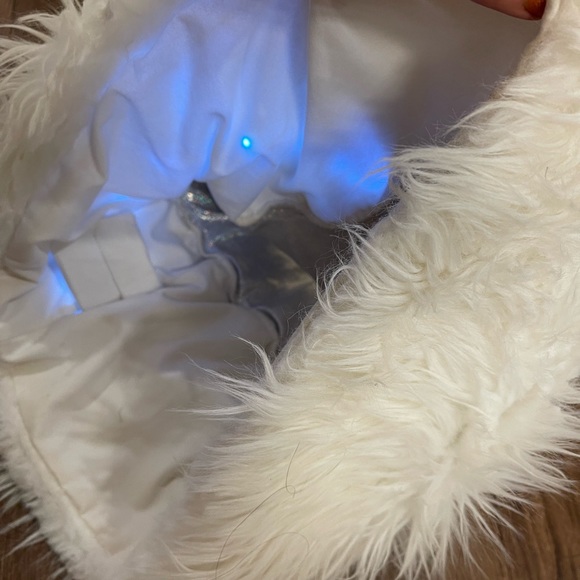 White skirt with Light - Picture 3 of 4